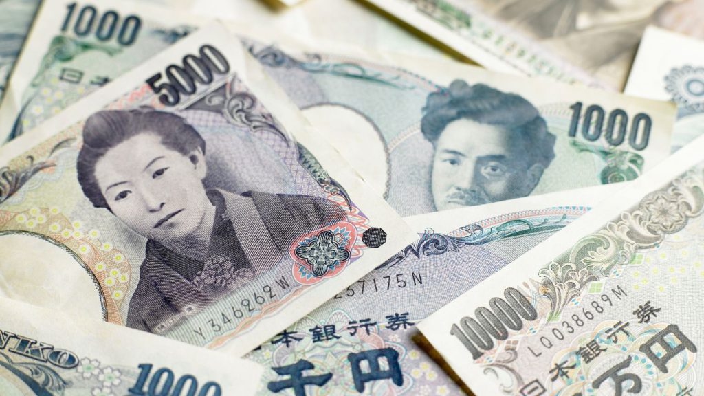 USD/JPY's Short-Term Topping Confirmed as Bearish Divergence Emerges