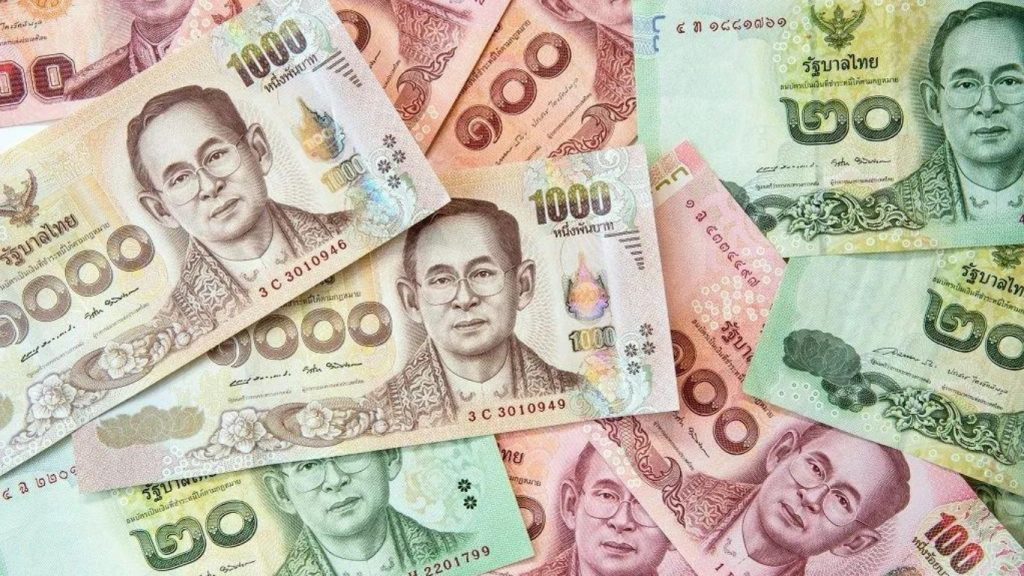 China's Yuan Approaching 7 Against Dollar Amid Uneven Economic Recovery