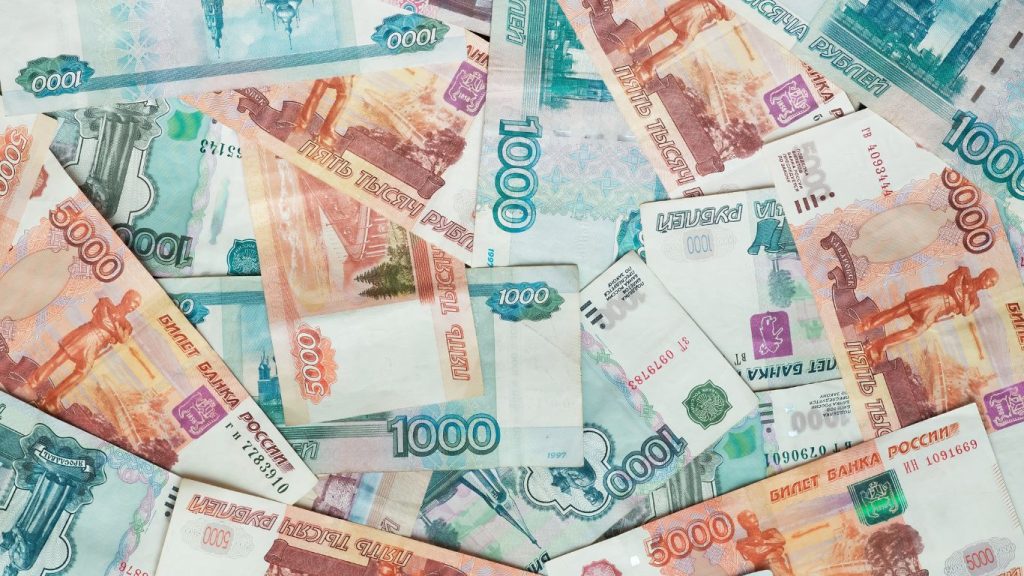 Russian Rouble Weakens Against US Dollar, Hits Lowest Level in Over a Year