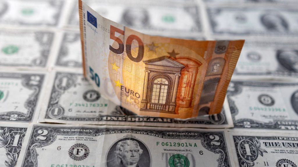 Euro Gains Ground Against Weakening US Dollar