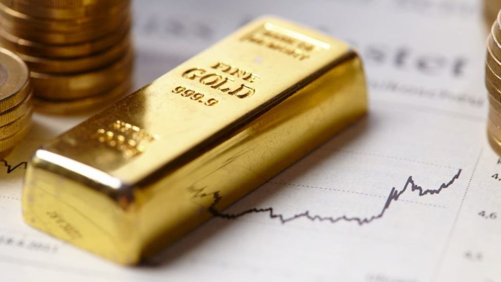 Gold Prices Face Challenges Amidst Dollar's Strength